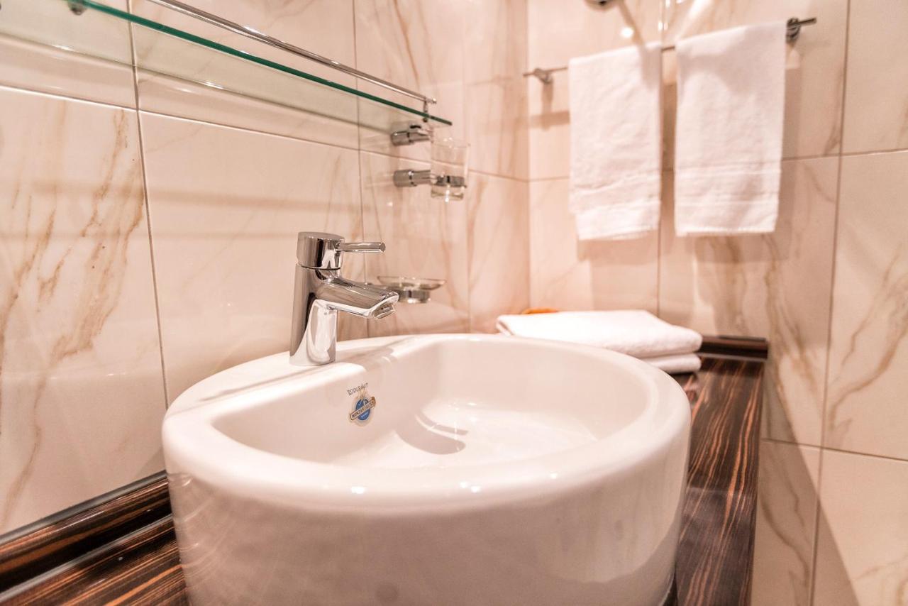 Hotel Krone فريزينهايم المظهر الخارجي الصورة