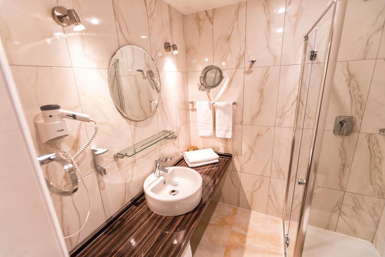 Hotel Krone فريزينهايم المظهر الخارجي الصورة